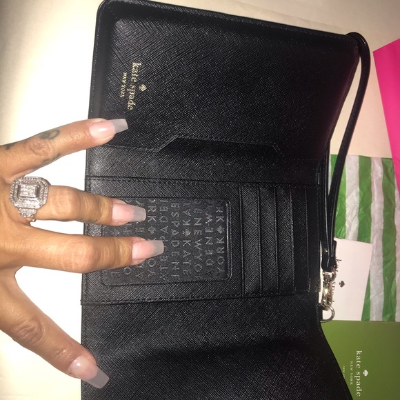 💯% Authentic Kate Spade Laurel Way Phone Wristlet - Picture 3 of 8